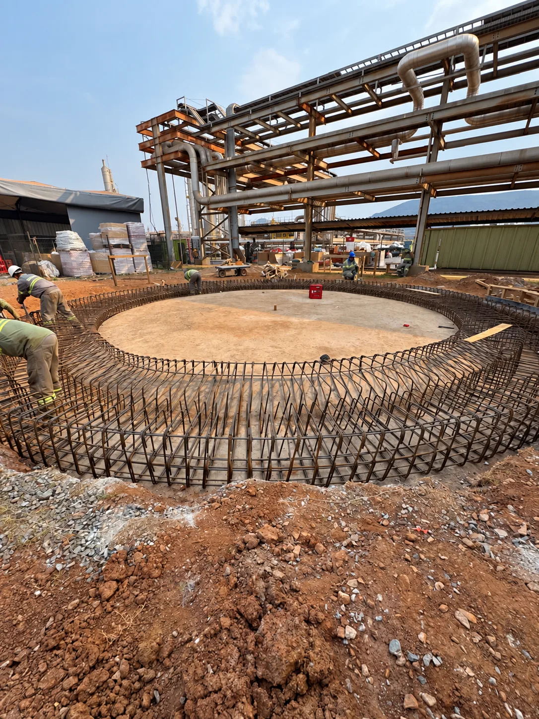 Execução de fundação industrial com armação circular